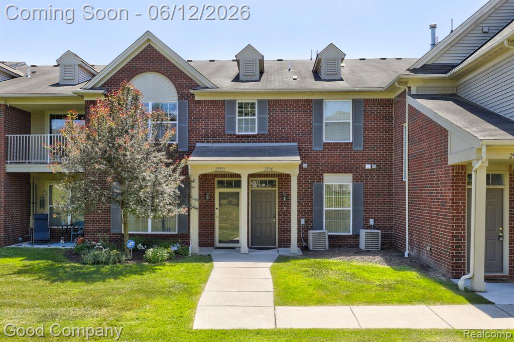 29941 Fox Run Circle Warren, MI 48092 - Photo 1 of 35