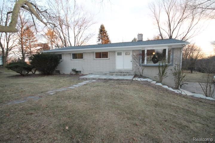 1083 Kingsview Avenue Rochester, MI 48309 - Photo 1 of 31 IMG_4228.jpg