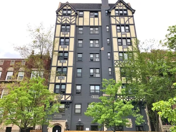 $1,300 | 5718 North Winthrop Avenue, Unit 307, Chicago, IL 60660