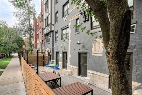$1,300 | 5718 North Winthrop Avenue, Unit 307, Chicago, IL 60660