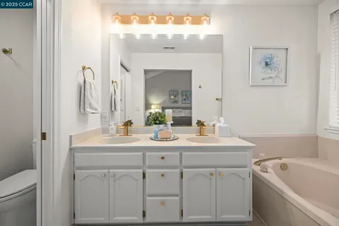 $1,049,000 | 35-35 Danville Oak Place, Danville, CA 94526