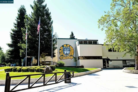 $1,049,000 | 35-35 Danville Oak Place, Danville, CA 94526