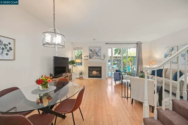 $1,049,000 | 35-35 Danville Oak Place, Danville, CA 94526