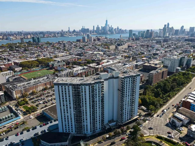 $325,000 | 100 Manhattan Avenue, Unit 1419, Union City, NJ 07087