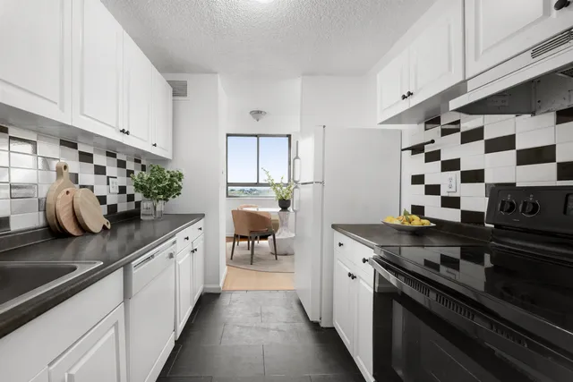 $325,000 | 100 Manhattan Avenue, Unit 1419, Union City, NJ 07087