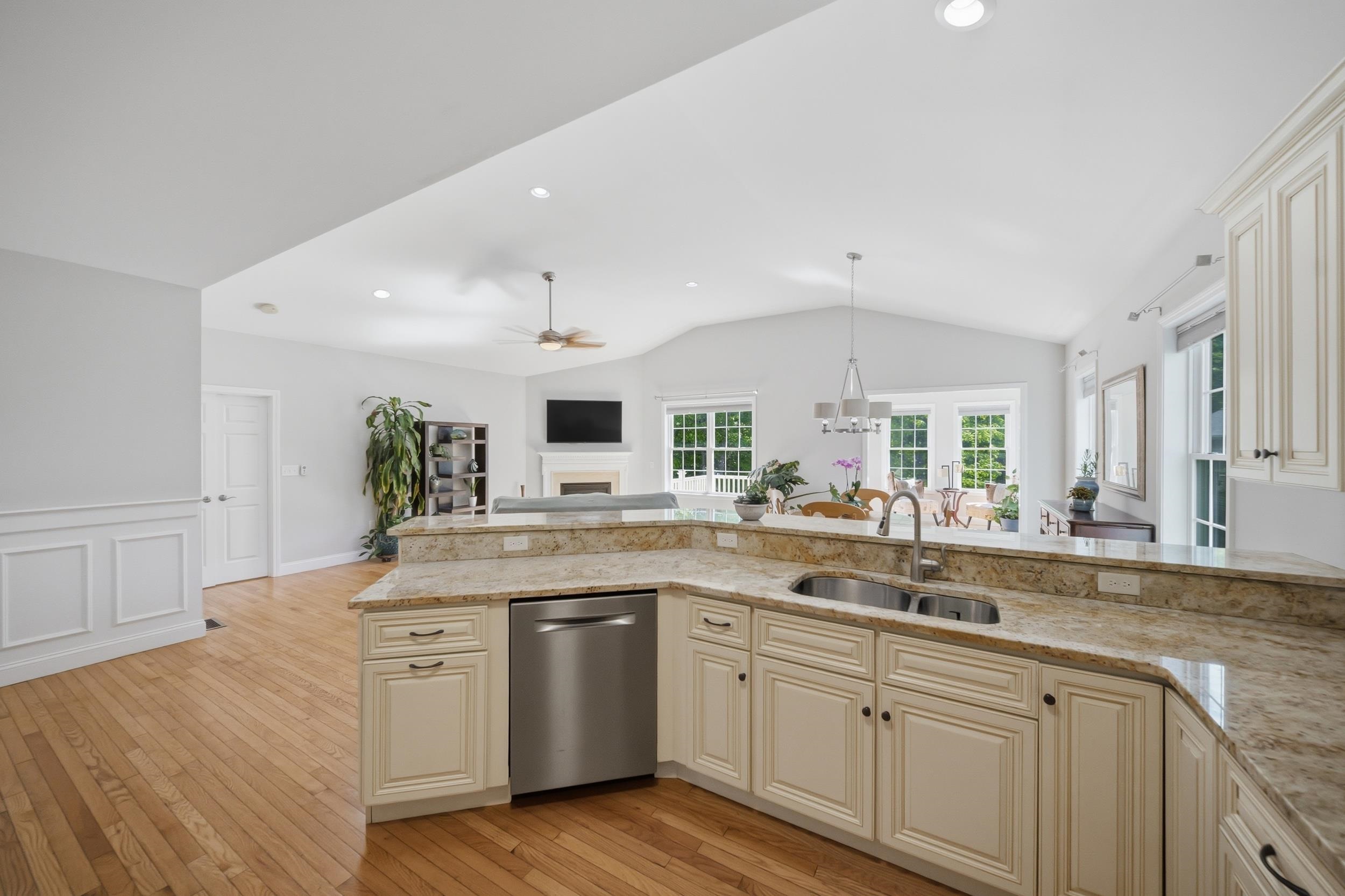 26 Pepper Hill Road Londonderry, NH 03053 - Photo 8 of 47
