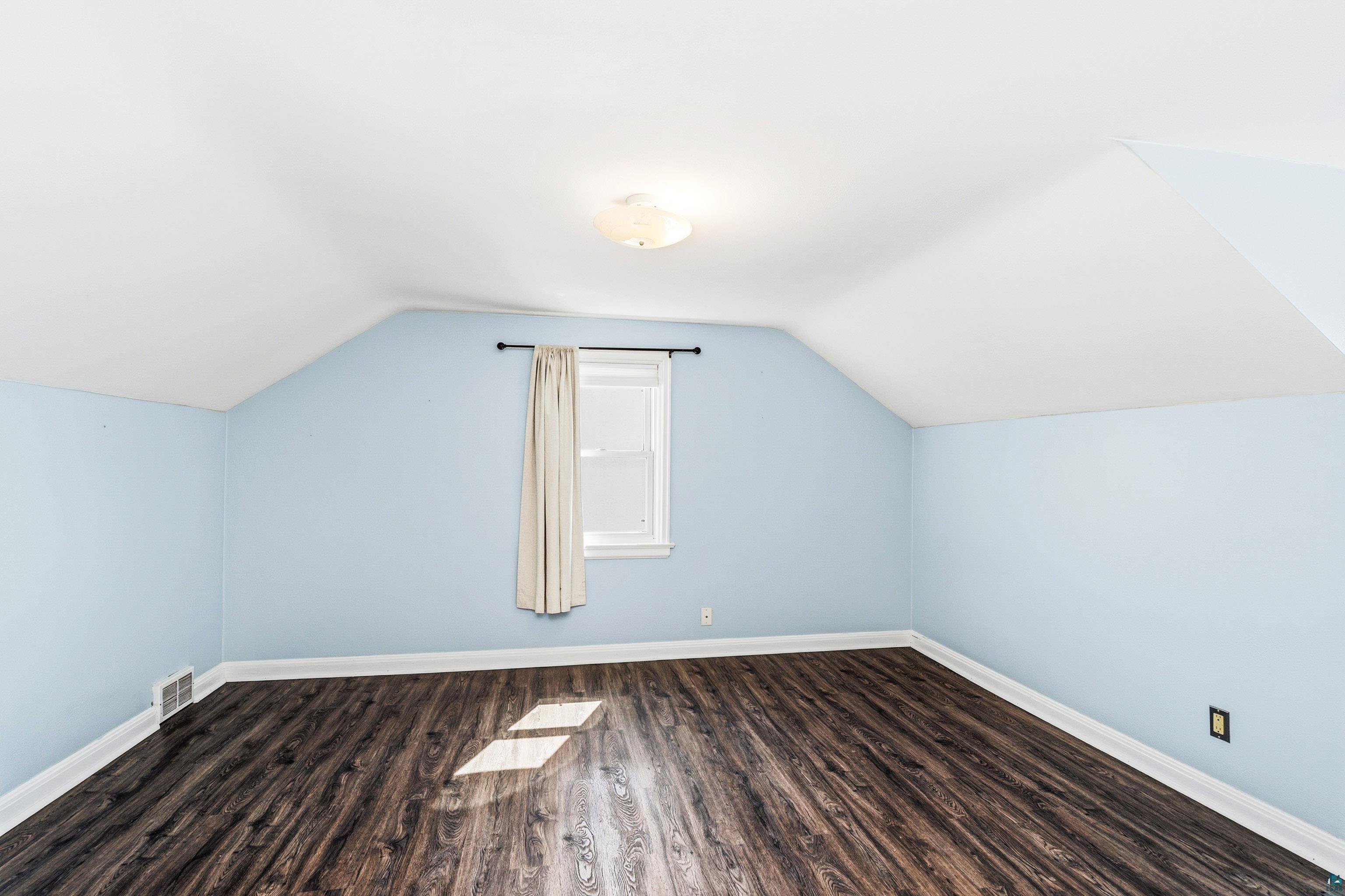 4215 London Road Duluth, MN 55804 - Photo 23 of 36