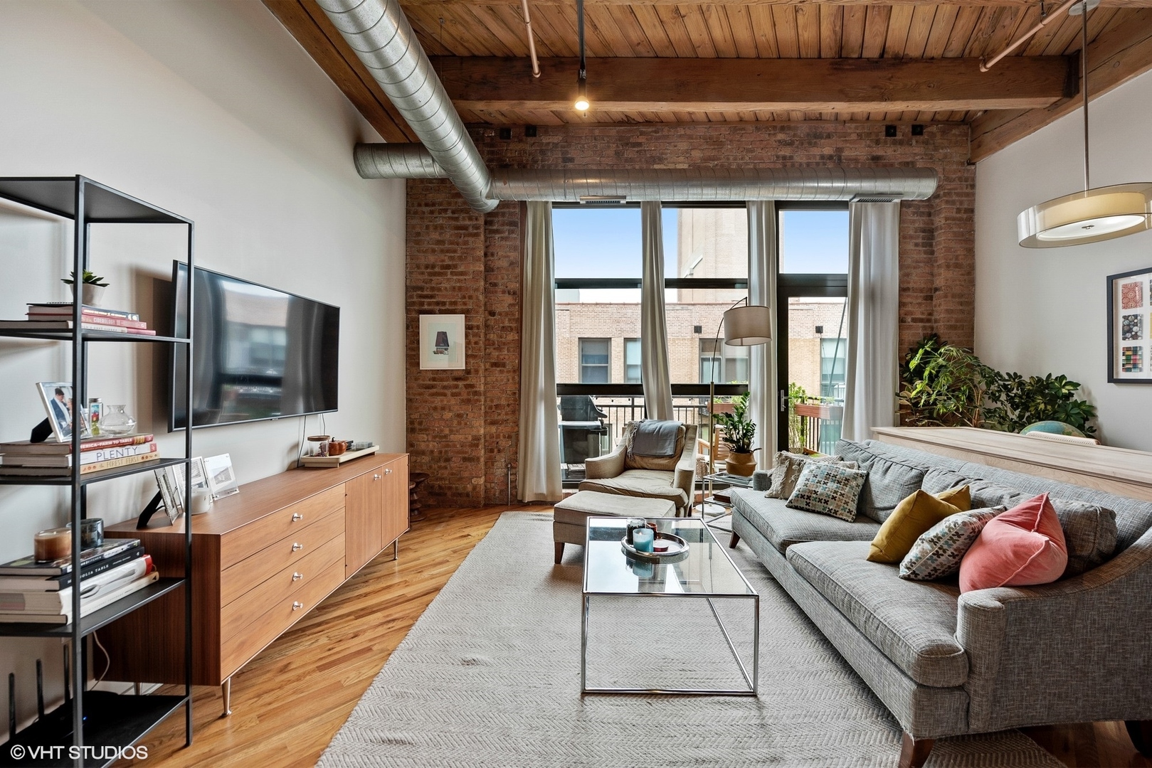 1040 West Adams Street, Unit 428 Chicago, IL 60607 - Photo 11 of 28 a living room with furniture and a flat screen tv