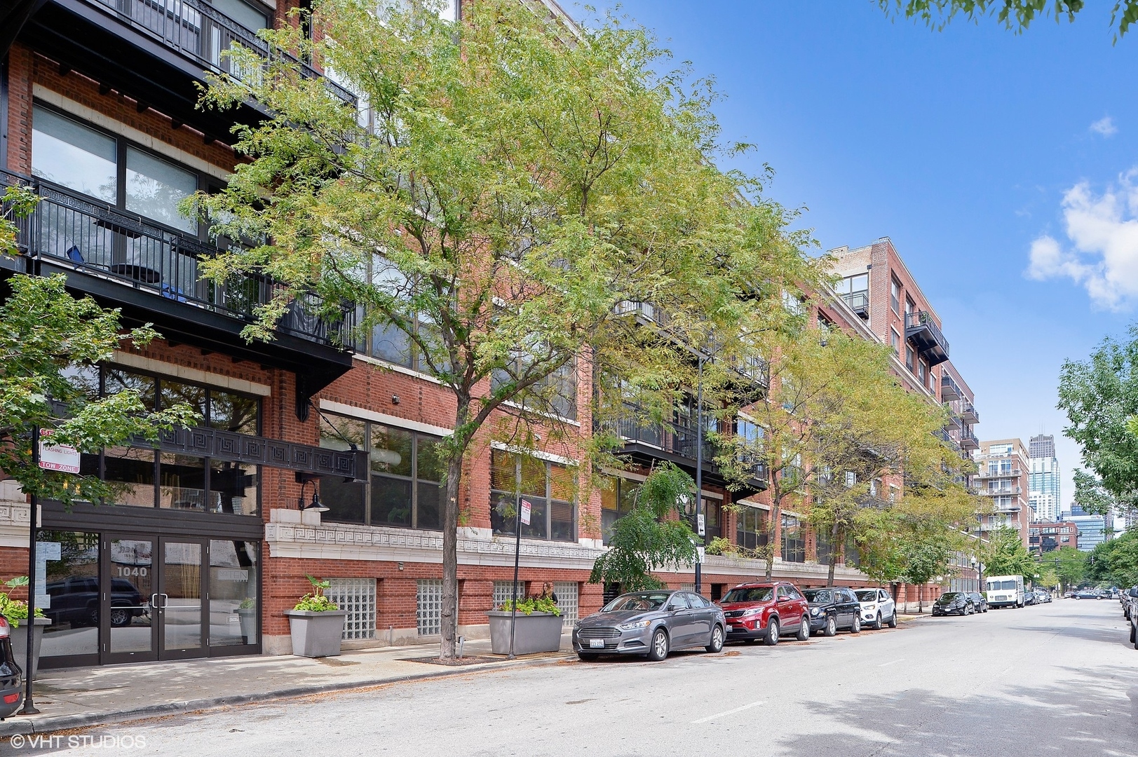 1040 West Adams Street, Unit 428 Chicago, IL 60607 - Photo 2 of 28 a car parked in front of a building