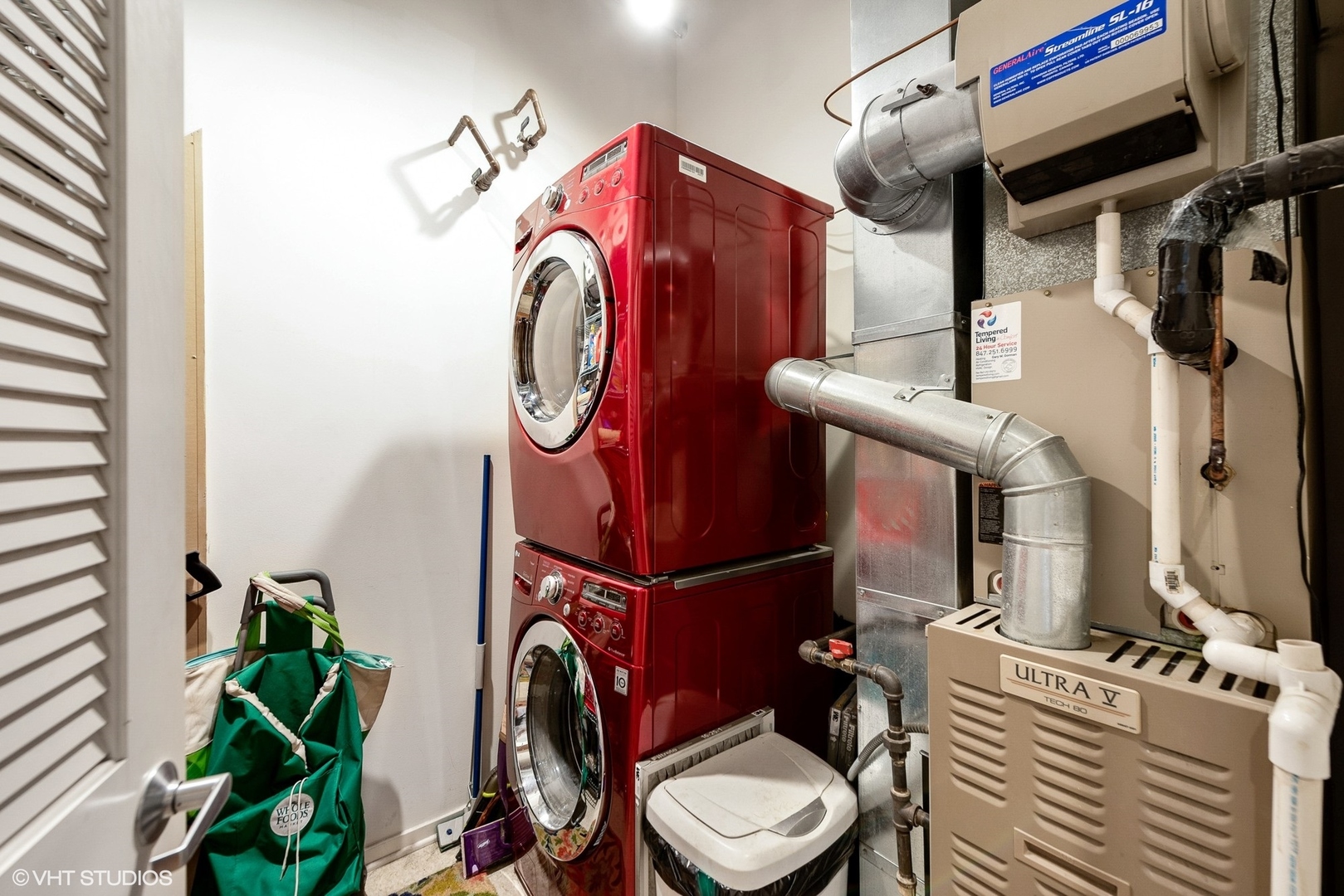 1040 West Adams Street, Unit 428 Chicago, IL 60607 - Photo 25 of 28 a utility room with dryer and washer