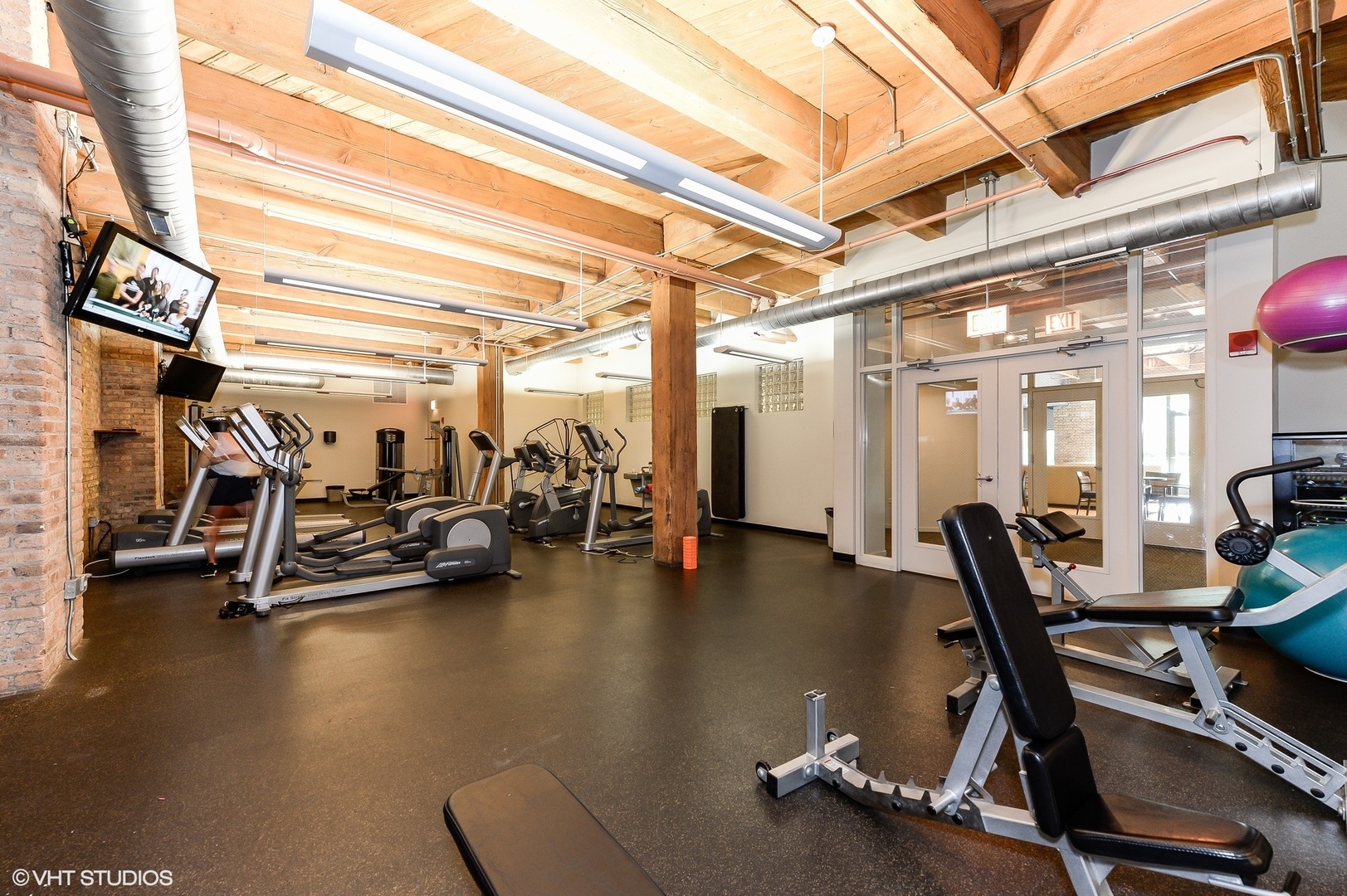 1040 West Adams Street, Unit 428 Chicago, IL 60607 - Photo 7 of 28 a view of a room with gym equipment
