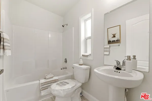 $179,950 | 8250 Lankershim Boulevard, Unit 192, North Hollywood, CA 91605