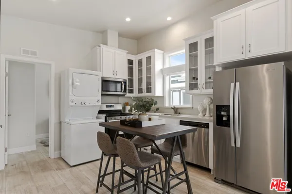 $179,950 | 8250 Lankershim Boulevard, Unit 192, North Hollywood, CA 91605