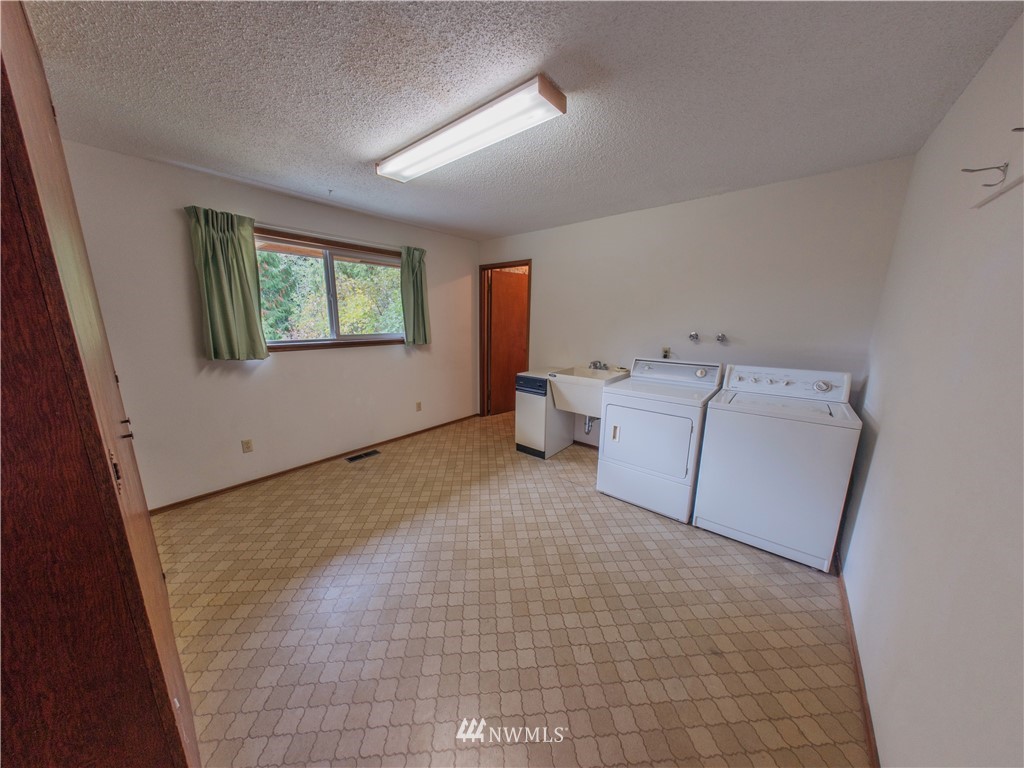 5265 Erlands Point Road Northwest Bremerton, WA 98312 - Photo 14 of 25 Gallery Image 14