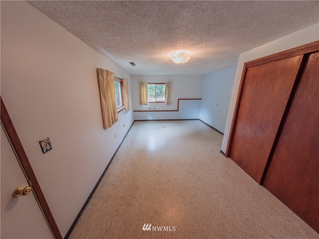 5265 Erlands Point Road Northwest Bremerton, WA 98312 - Photo 17 of 25 Gallery Image 17
