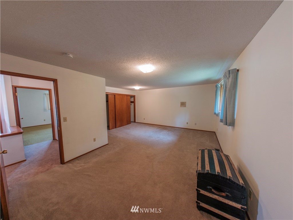 5265 Erlands Point Road Northwest Bremerton, WA 98312 - Photo 8 of 25 Gallery Image 8