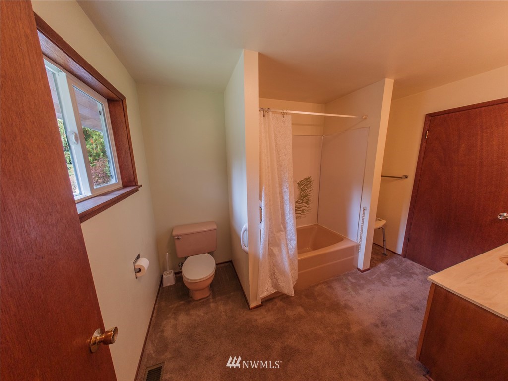 5265 Erlands Point Road Northwest Bremerton, WA 98312 - Photo 9 of 25 Gallery Image 9