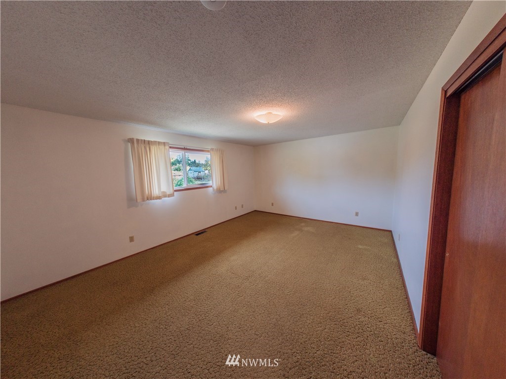 5265 Erlands Point Road Northwest Bremerton, WA 98312 - Photo 10 of 25 Gallery Image 10