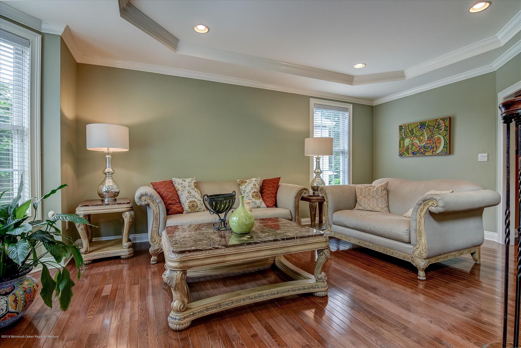 42 Rutledge Road Marlboro, NJ 07746 - Photo 14 of 34 04-Living