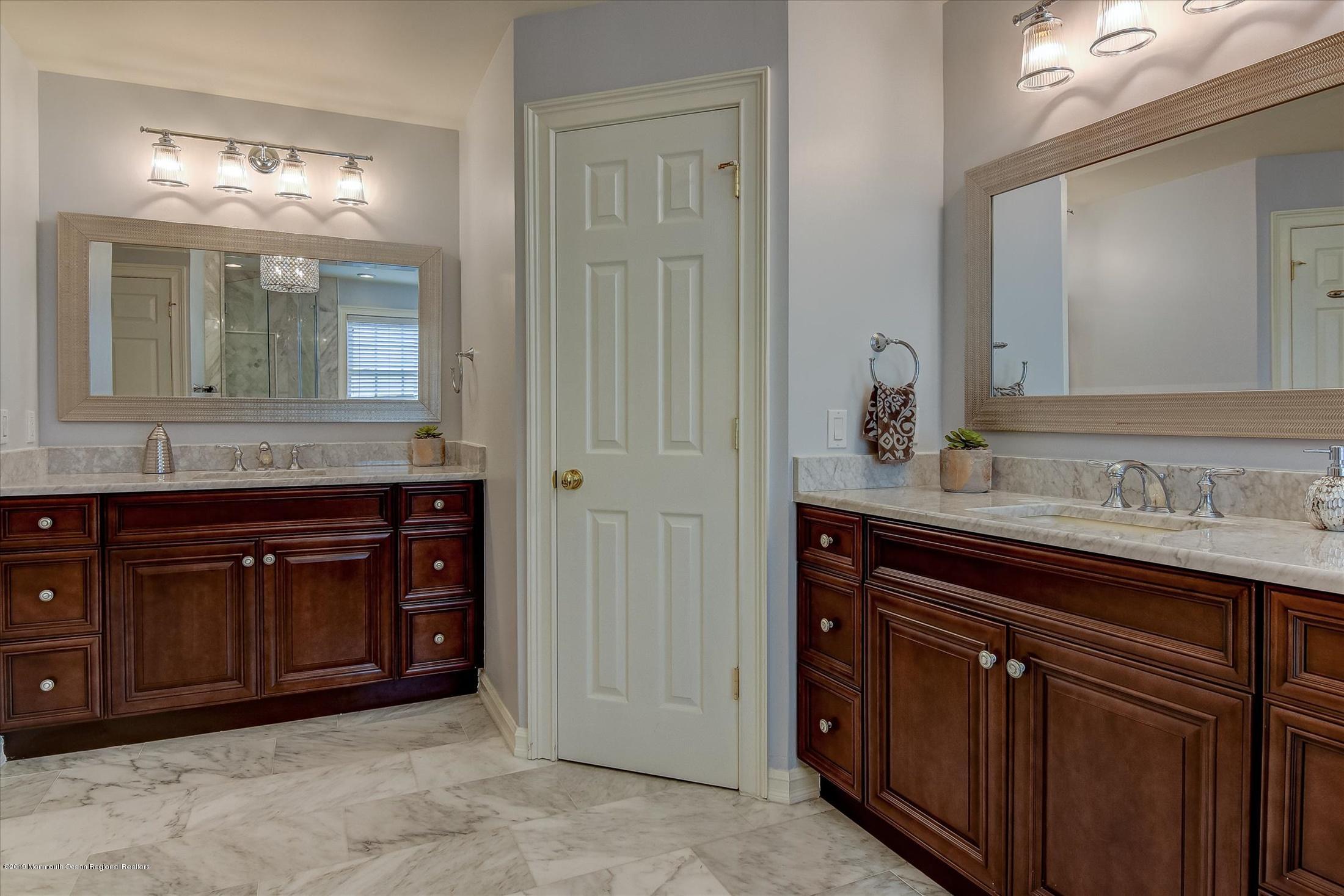 42 Rutledge Road Marlboro, NJ 07746 - Photo 21 of 34 25-Master Bathroom