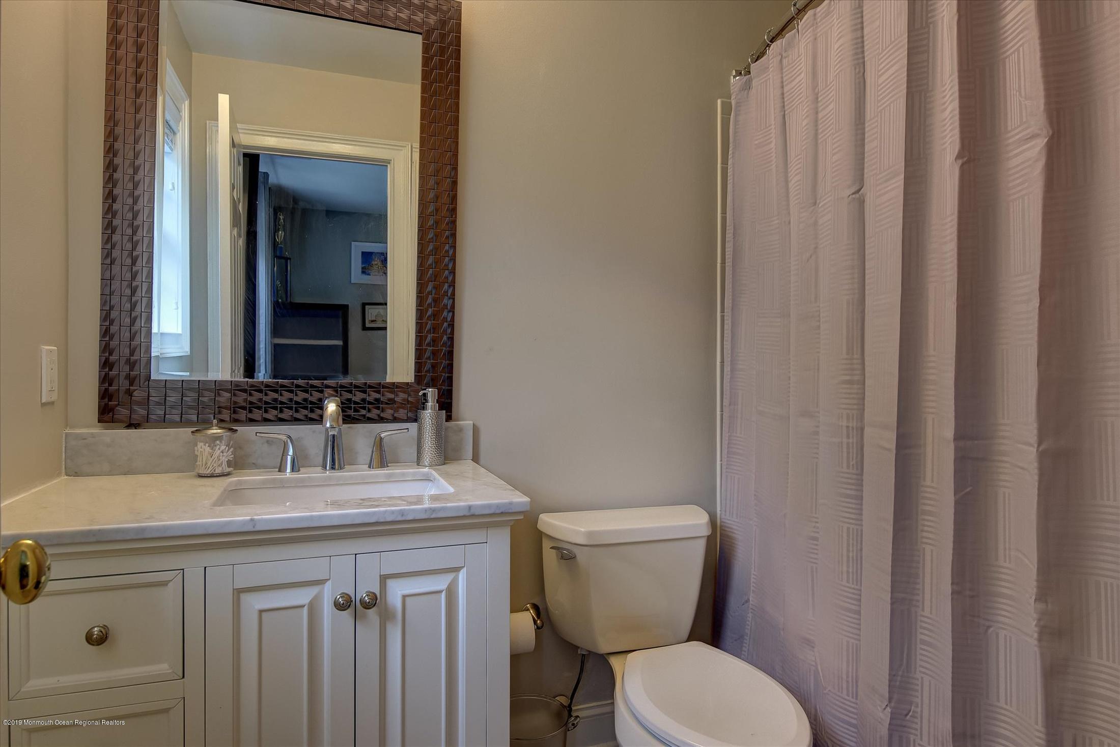 42 Rutledge Road Marlboro, NJ 07746 - Photo 28 of 34 32-Bathroom