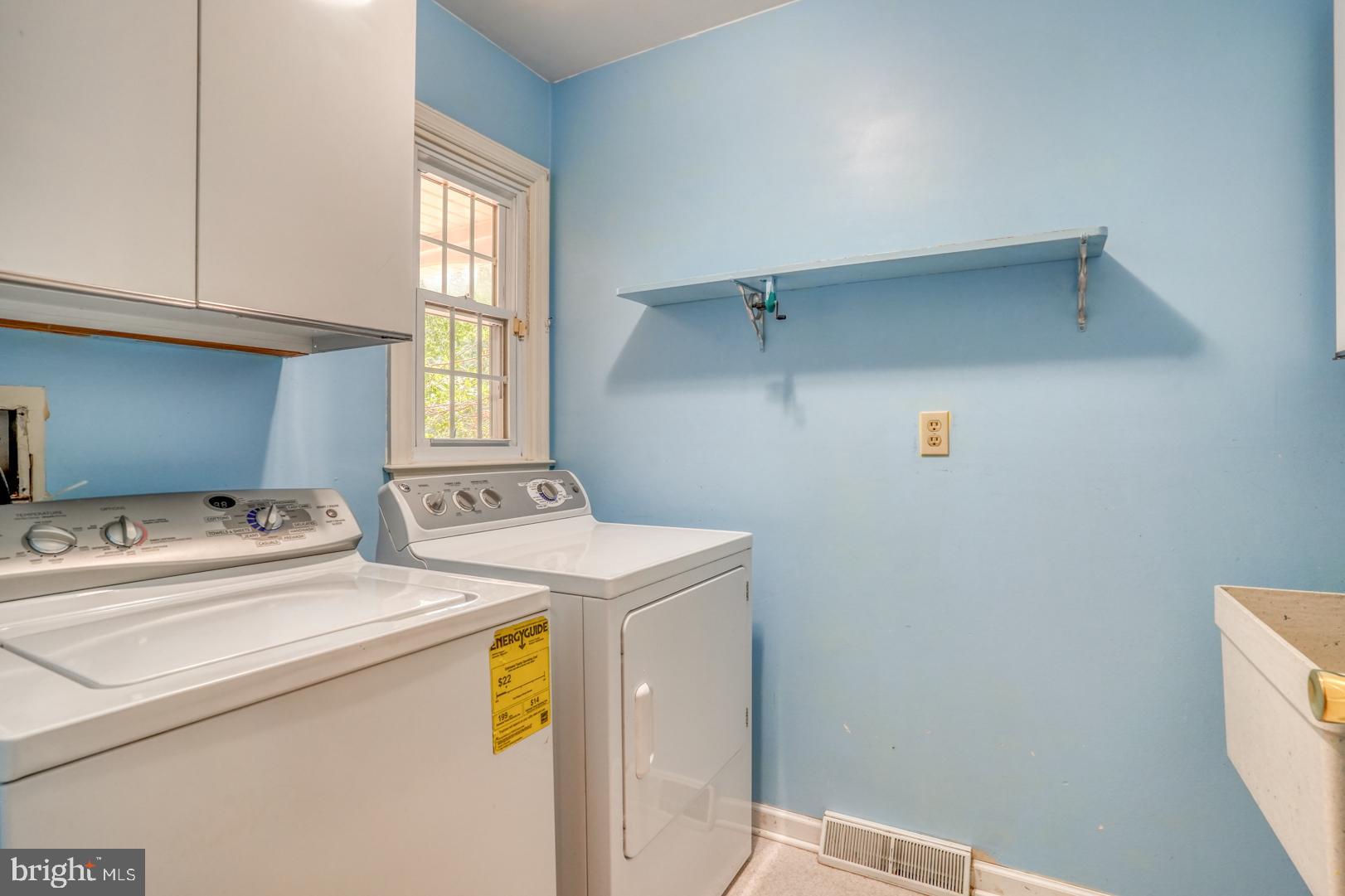5 Winged Foot Road Dover, DE 19904 - Photo 26 of 54 Laundry room