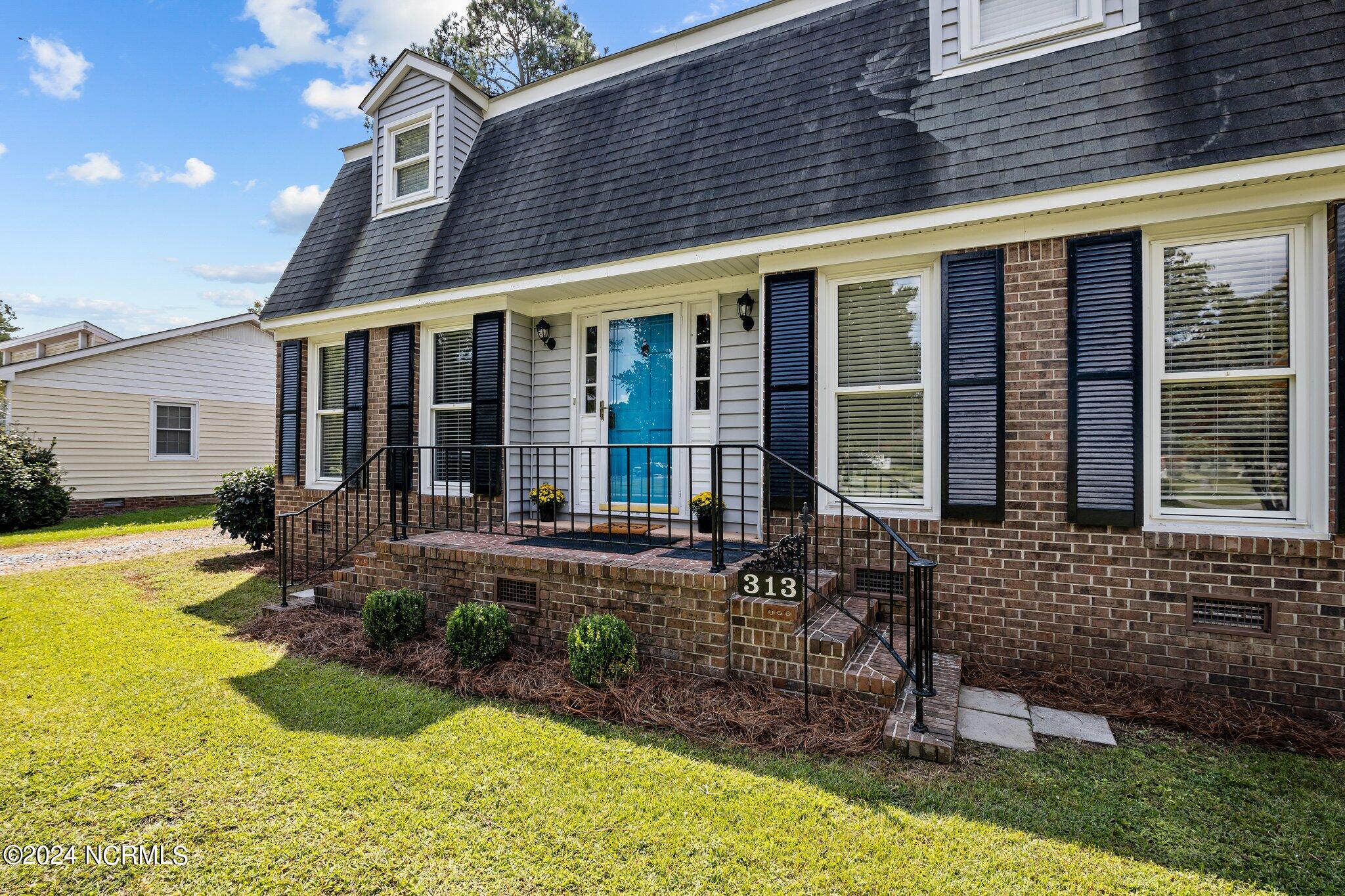 313 Rockledge Road New Bern, NC 28562 - Photo 2 of 48 2-web-or-mls-BLS_0007