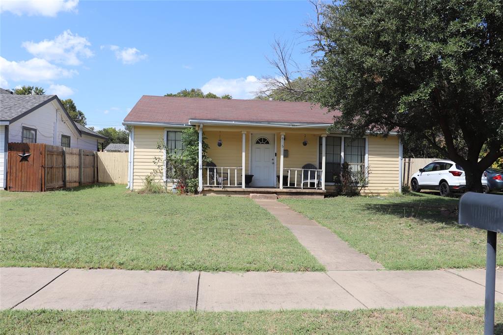 916 Poindexter Avenue Cleburne, TX 76033 - Photo 1 of 10 front view of a house with a yard