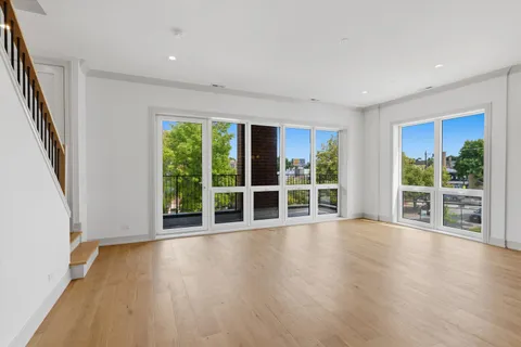 $650,000 | 6414 North Francisco Avenue, Unit 202, Chicago, IL 60645