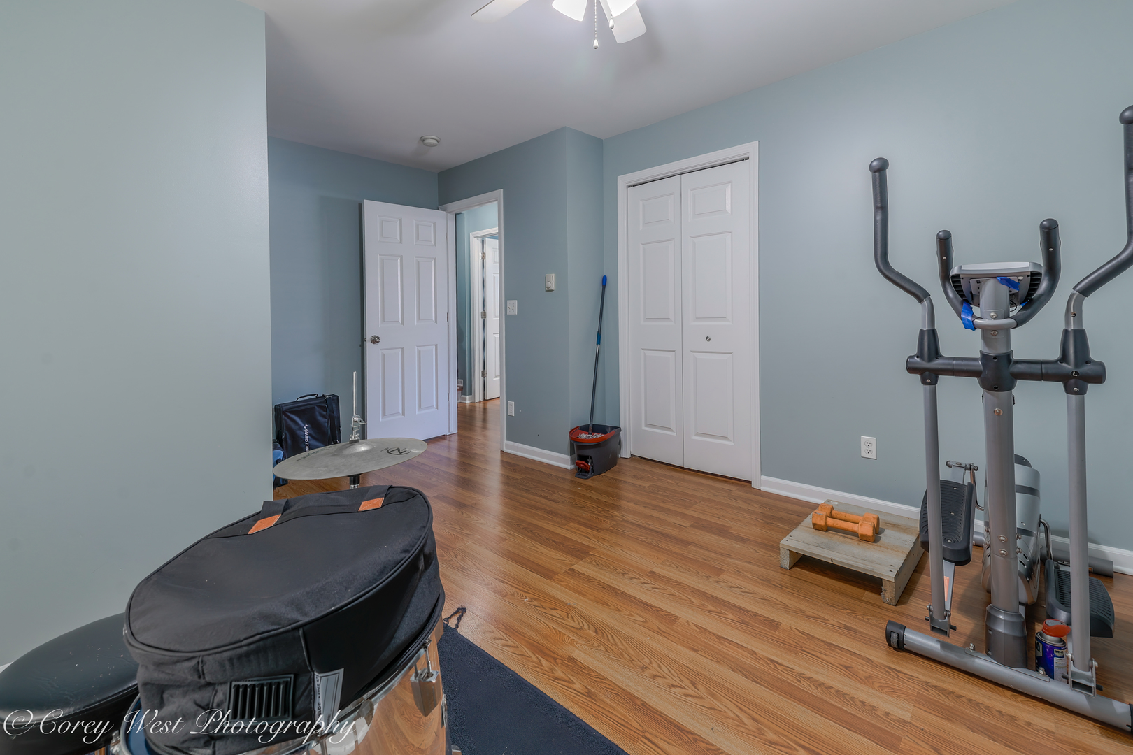 607 North 9th Street DeKalb, IL 60115 - Photo 6 of 14 a room with furniture and gym equipment