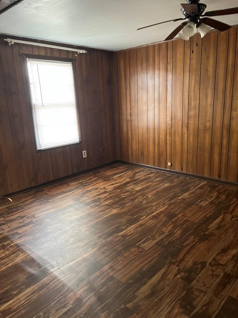 200 Hunt Circle, Unit 200 Manchester, GA 31816 - Photo 11 of 14 an empty room with a window