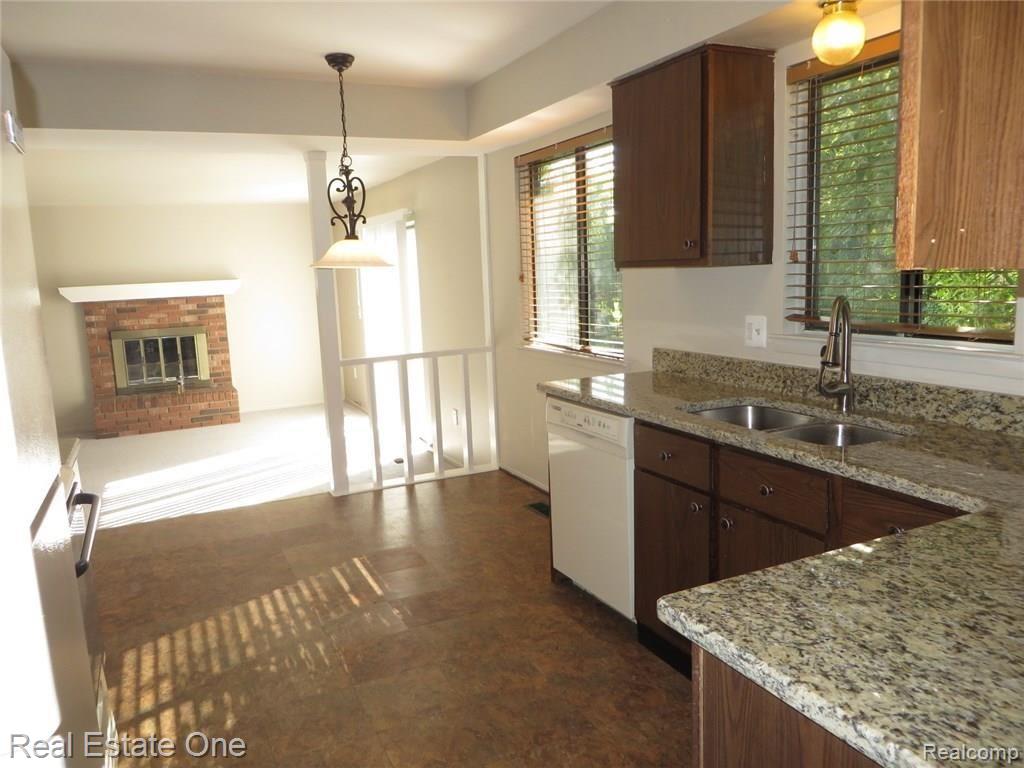 1629 Dancer Drive Rochester Hills, MI 48307 - Photo 7 of 28