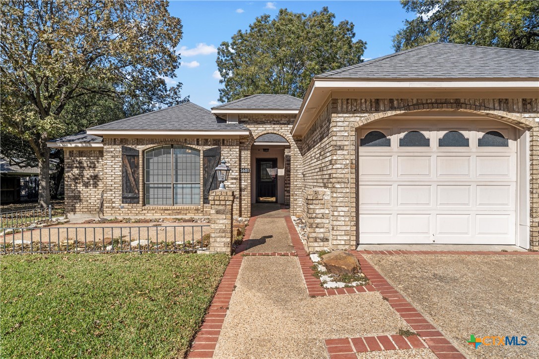 3601 Willow Bend Circle Waco, TX 76708 - Photo 3 of 37 a front view of a house with a garden