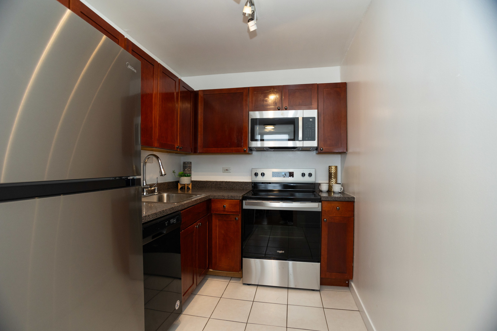 655 West Irving Park Road, Unit 903 Chicago, IL 60613 - Photo 19 of 25 Gallery Image 19