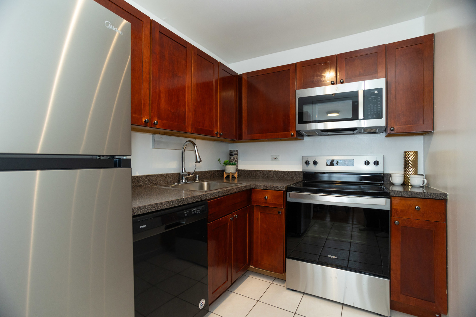 655 West Irving Park Road, Unit 903 Chicago, IL 60613 - Photo 20 of 25 Gallery Image 20