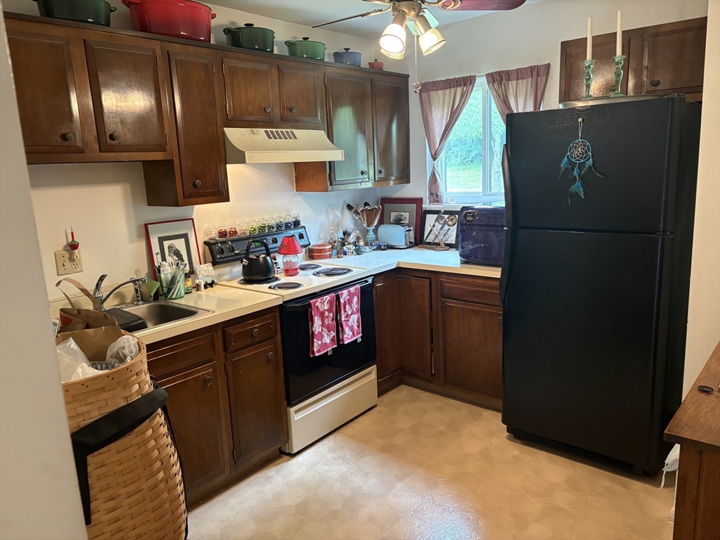 170 East Hadley Road, Unit 27 Amherst, MA 01002 - Photo 4 of 10