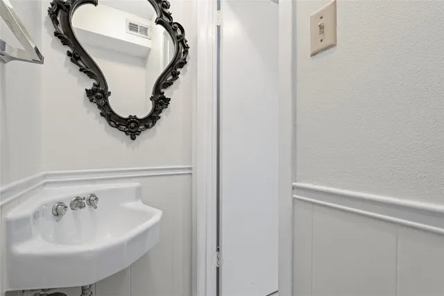 $1,500 | 2800 Westhill Drive, Unit 103, Austin, TX 78704