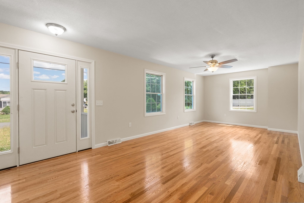 63 Hope Street Springfield, MA 01119 - Photo 2 of 36