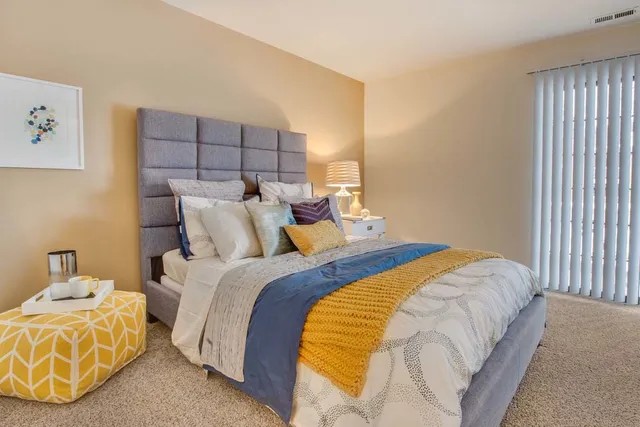 $1,679 | 140 Lincoln Oaks Drive, Unit 1011, Willowbrook, IL 60527