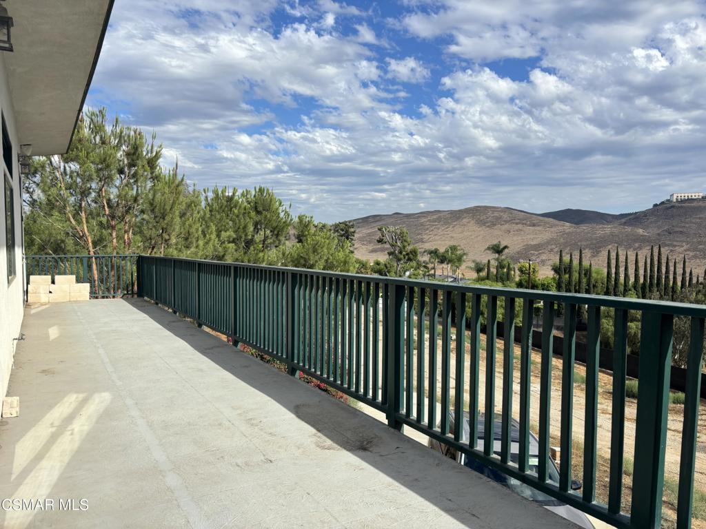 1577 Tierra Rejada Road Simi Valley, CA 93065 - Photo 5 of 12