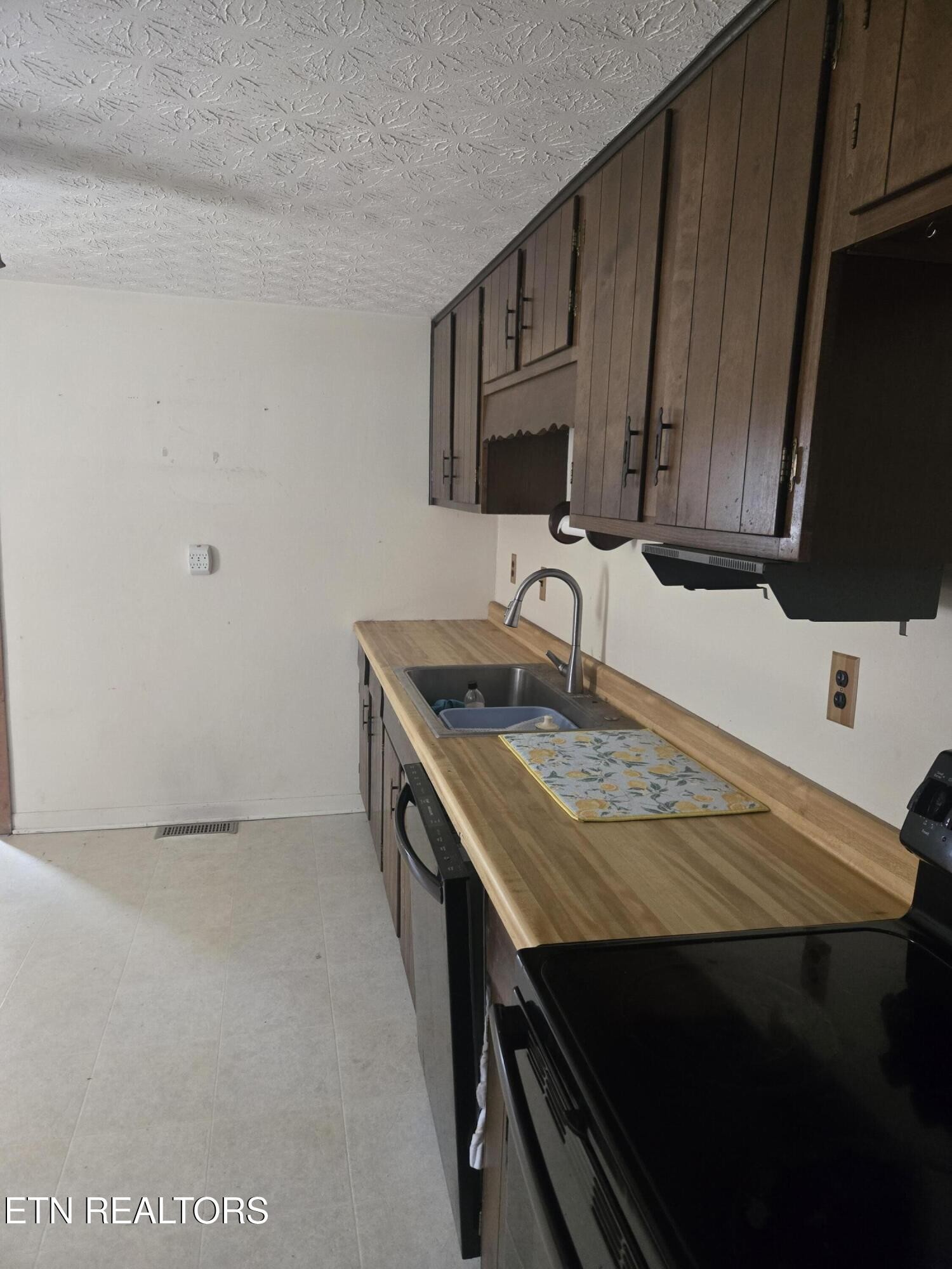152 Batley Loop Road Clinton, TN 37716 - Photo 11 of 13