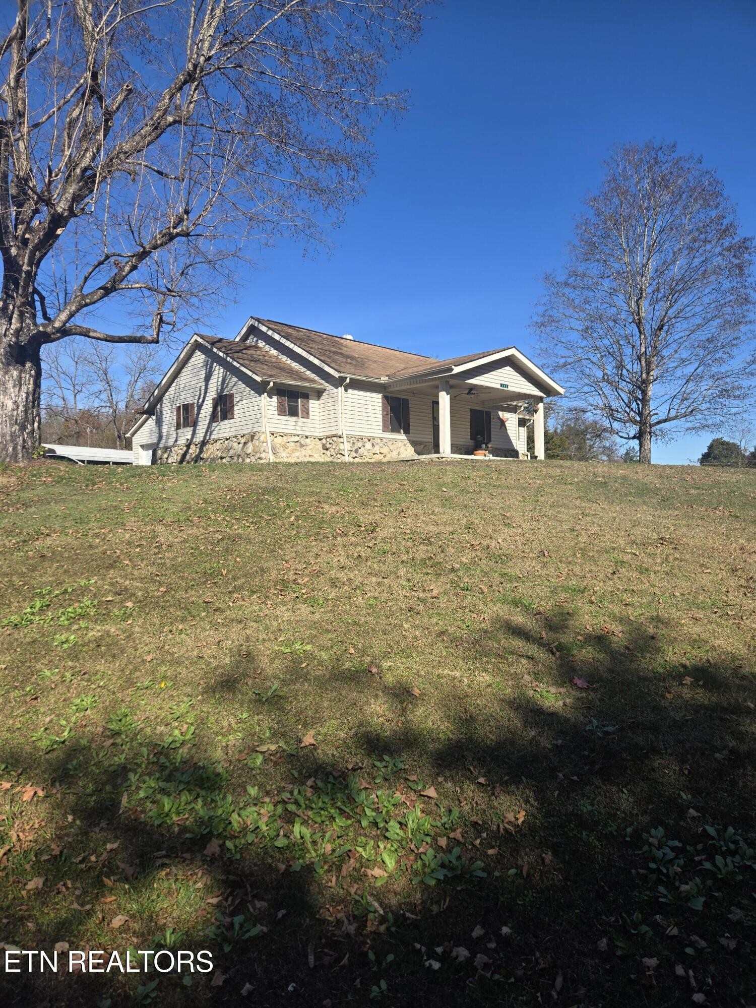 152 Batley Loop Road Clinton, TN 37716 - Photo 2 of 13