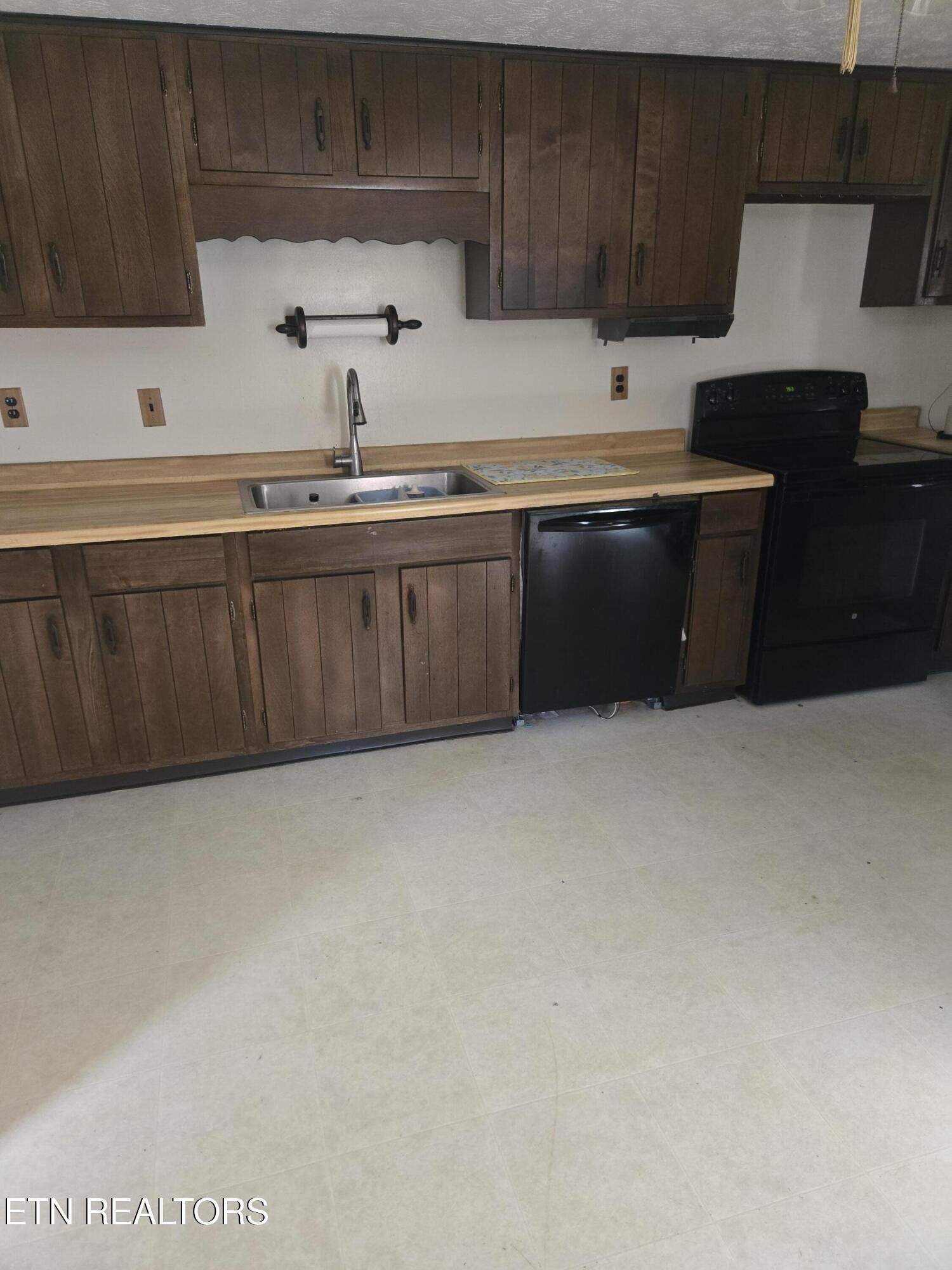 152 Batley Loop Road Clinton, TN 37716 - Photo 8 of 13