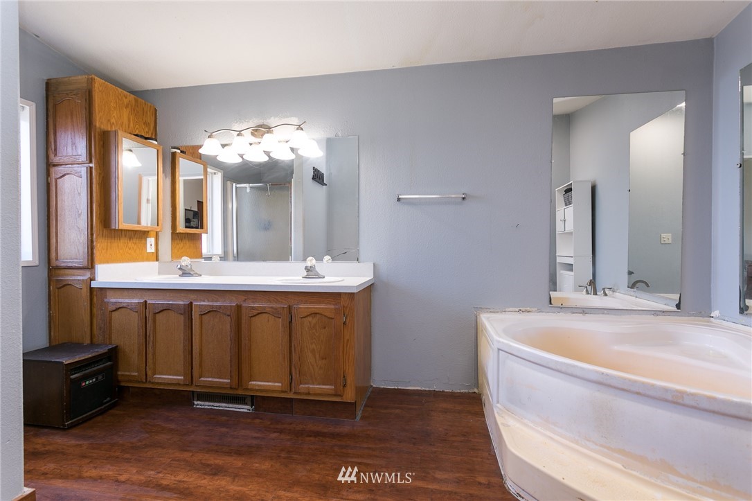 8655 Valley View Road Custer, WA 98240 - Photo 14 of 25 a bathroom with a double vanity sink mirror and bathtub