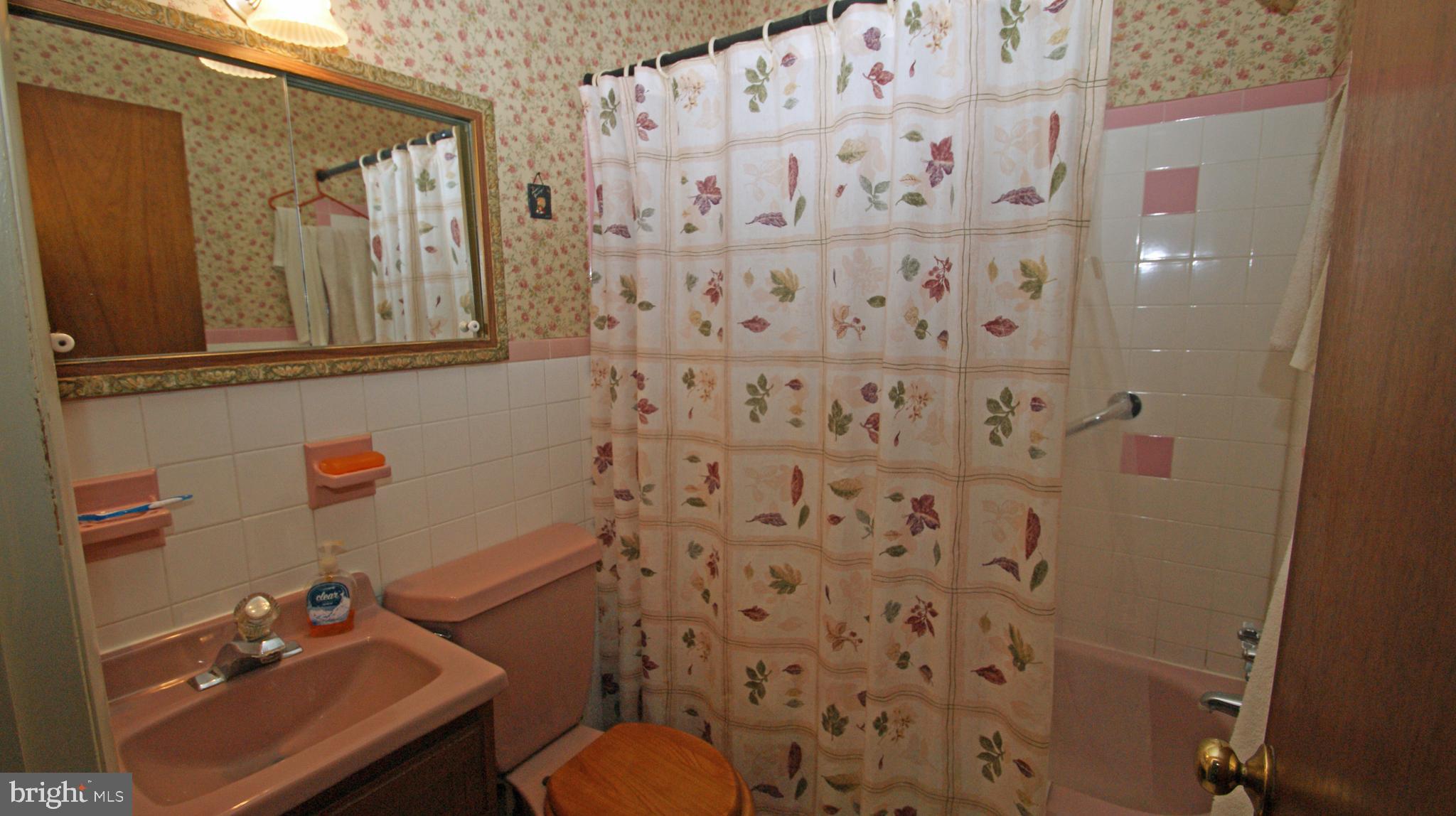 3231 Oak Road Huntingdon Valley, PA 19006 - Photo 18 of 23 Hall Bath