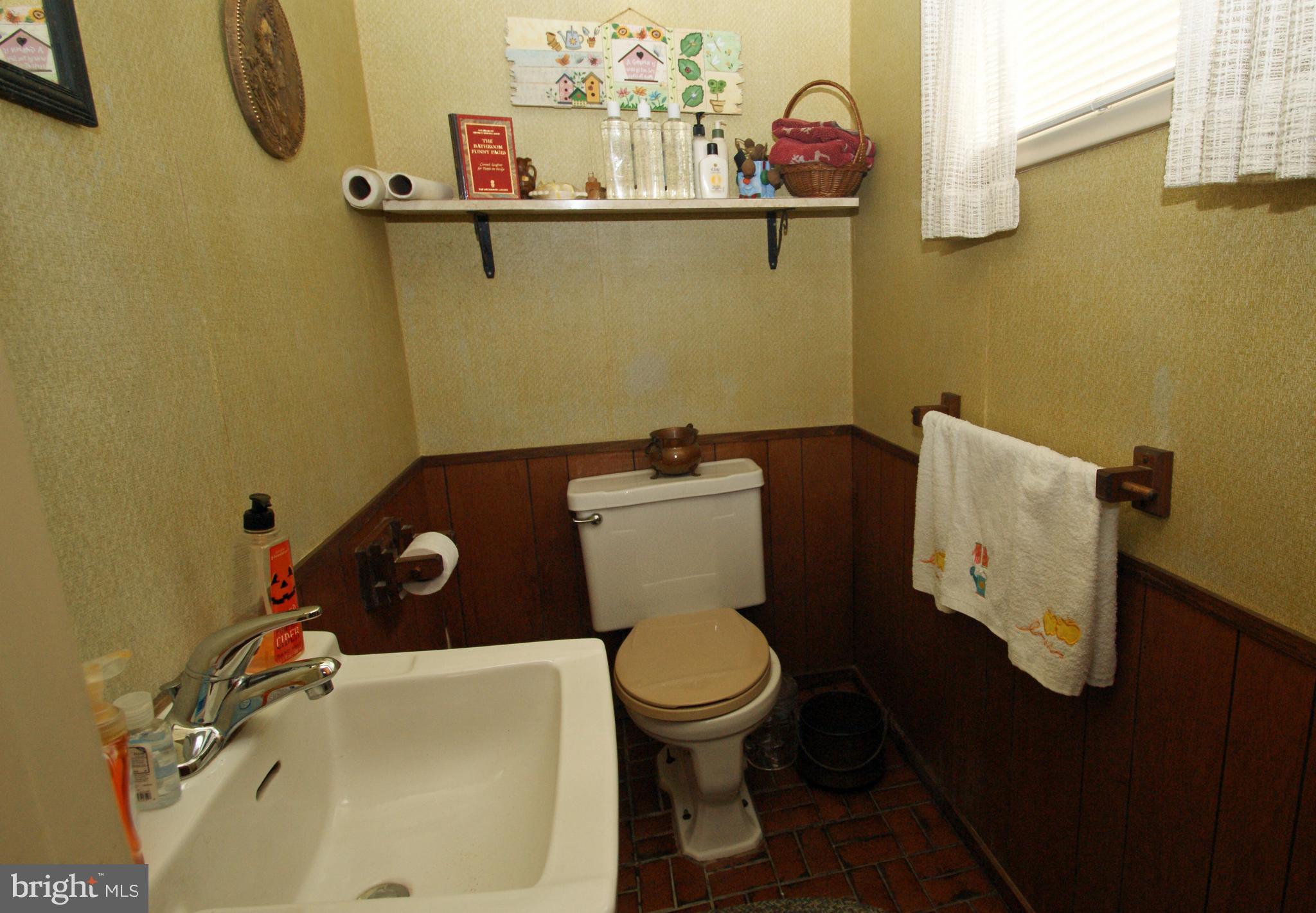 3231 Oak Road Huntingdon Valley, PA 19006 - Photo 20 of 23 Powder Room