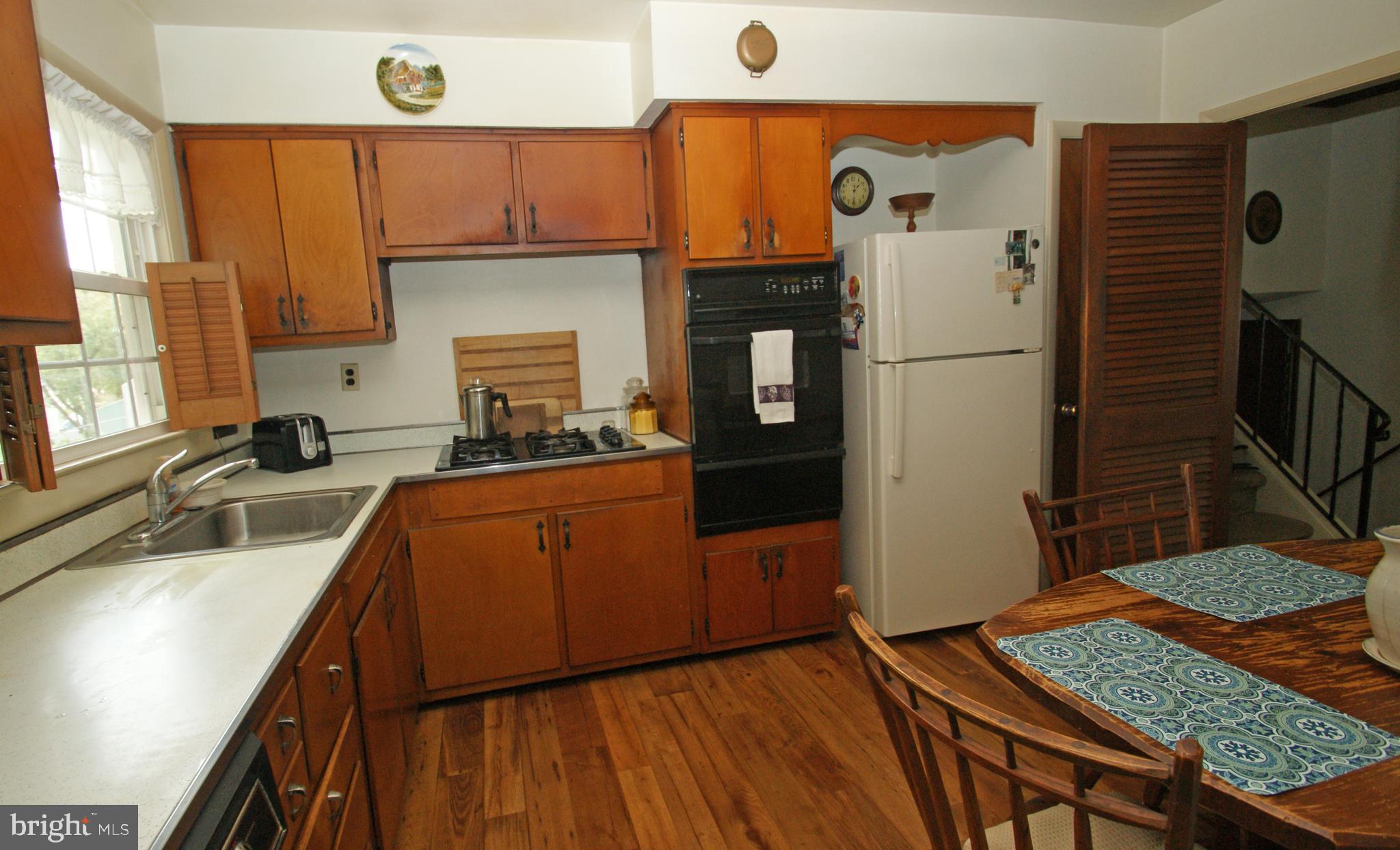 3231 Oak Road Huntingdon Valley, PA 19006 - Photo 9 of 23 Eat-In-Kitchen
