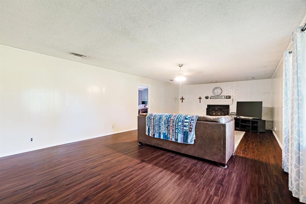 9157 Highway 271 Powderly, TX 75473 - Photo 5 of 28