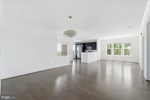 $525,000 | 20650 Hope Spring Terrace, Unit 301, Ashburn, VA 20147