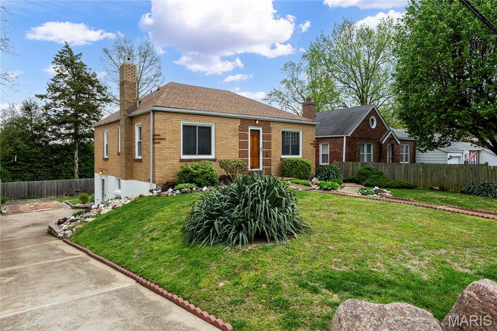 8038 MacKenzie Road St. Louis, MO 63123 - Photo 3 of 31 Gallery Image 3